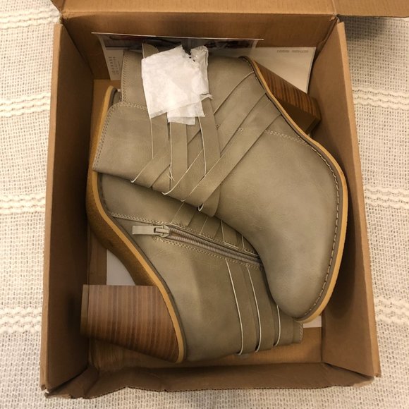 Journee Collection Strap Women's Ankle Boots - Picture 5 of 8